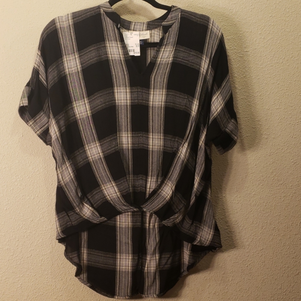 Universal Threat Black & White Cute Top